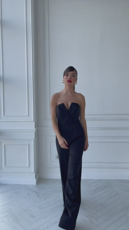 Classic Black V-neck Sleeveless Jumpsuit